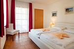 Schlafzimmer mit Doppelbett - Wohnung 2.3 - Waldesruh - Top-Hundeurlaub