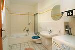 Badezimmer mit Badewanne - Wohnung 2.3 - Waldesruh - Top-Hundeurlaub