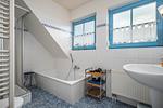 Bad mit Dusche, Badewanne und WC - Doppelhaushälfte 11 - Windflüchter - Top-Hundeurlaub