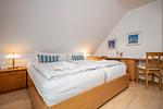 Schlafzimmer mit Doppelbett - Doppelhaushälfte 12 - Sommerlust - Top-Hundeurlaub