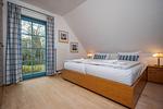 Schlafzimmer mit Doppelbett - Doppelhaushälfte 12 - Sommerlust - Top-Hundeurlaub