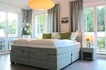 Schlafzimmer mit Doppelbett - WE 01 - "Beachhouse No.1" - Top-Hundeurlaub