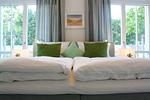 Schlafzimmer mti Doppelbett - WE 01 - "Beachhouse No.1" - Top-Hundeurlaub