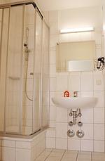 Badezimmer mit Dusche - Wohnung 1-18 - Top-Hundeurlaub