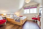Schlafzimmer mit Doppelbett - Neue Reihe 28 - Wohnung Vogelnest - Top-Hundeurlaub