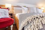 Doppelbett und Nachtleuchten - Neue Reihe 28 - Wohnung Vogelnest - Top-Hundeurlaub