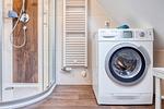 Badezimmer mit Dusche und Waschmaschine - Neue Reihe 28 - Wohnung Vogelnest - Top-Hundeurlaub