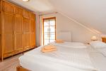Schlafzimmer mit Doppelbett - Reihenhaus 8 - Zum Meer - Top-Hundeurlaub