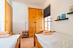 Schlafzimmer mit zwei Einzelbetten - Reihenhaus 7b - Meerzeit - Top-Hundeurlaub