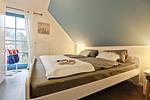 Schlafzimmer mit Doppelbett - Doppelhaushälfte 11a - Schwalbennest - Top-Hundeurlaub