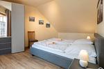 Schlafzimmer mit Doppelbett - Wohnung 4.6 - Boddenblick - Top-Hundeurlaub