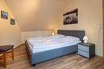 Schlafzimmer mit Doppelbett - Wohnung 4.6 - Boddenblick - Top-Hundeurlaub