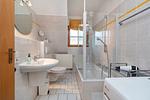Badezimmer mit Badewanne - Wohnung 4.6 - Boddenblick - Top-Hundeurlaub