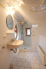 Badezimmer mit Dusche - Wohnung 4.6 - Boddenblick - Top-Hundeurlaub