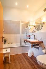 Badezimmer mit Badewanne - Wohnung 3.6 - Frieda - Top-Hundeurlaub