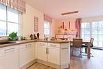 Küche / Küchenzeile - Ferienhaus Haubenlerche 52 - Top-Hundeurlaub