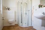Badezimmer - Ferienhaus Schilfrohrsänger 48 - Top-Hundeurlaub