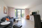 Wohnzimmer mit Blick zur Terrasse - Wohnung 07-2 - Top-Hundeurlaub