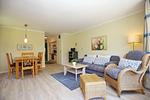 Blick in den Wohn- und Essbereich - Wohnung 13-4 - Top-Hundeurlaub