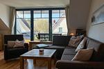 Wohnzimmer mit Zugang zum Balkon - Wohnung 08-7 - Top-Hundeurlaub