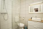 Badezimmer - FeWo 01: Terrasse und Gartennutzung, Sauna- u. Schwimmbadnutzung - Top-Hundeurlaub