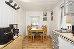 Küche / Küchenzeile - Ferienhaus: Terrasse und Gartennutzung, Sauna- u. Schwimmbadnutzung - Top-Hundeurlaub
