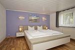 Schlafzimmer - Ferienhaus: Terrasse und Gartennutzung, Sauna- u. Schwimmbadnutzung - Top-Hundeurlaub