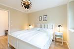 erstes Schlafzimmer mit Doppelbett - Wohnung 03 - Top-Hundeurlaub