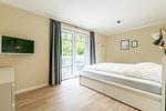 zweites Schlafzimmer mit TV - Wohnung 01 - Top-Hundeurlaub
