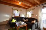 Wohnzimmer - Bunte Kuh -  Feriendorf Via Claudia Haus 52 - Top-Hundeurlaub