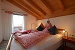 Schlafzimmer - Bunte Kuh -  Feriendorf Via Claudia Haus 52 - Top-Hundeurlaub