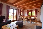 Wohnzimmer - La Casita - Feriendorf Via Claudia Haus 69 - Top-Hundeurlaub