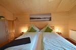 Schlafzimmer - Waldromantik - Feriendorf Via Claudia Haus 75 - Top-Hundeurlaub