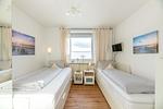 Schlafzimmer mit 2 Einzelbetten - Königstraße 5, Whg. 5, Atlantischer Hof - Top-Hundeurlaub
