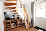 TV und Treppe ins 1 OG - Gmelinstraße 17 d - Top-Hundeurlaub