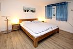 Schlafzimmer -Souterrain - Strandstraße 8, Whg. 12, Green Eilun - Top-Hundeurlaub