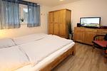 Schlafzimmer -Souterrain - Strandstraße 8, Whg. 12, Green Eilun - Top-Hundeurlaub
