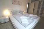 gemütliches Doppelbett mit TV - Am Flugplatz 7, Haus Habel Whg. 12 - Top-Hundeurlaub