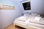 Doppelbett mit Dachfenster - Gmelinstraße 17 b - Top-Hundeurlaub