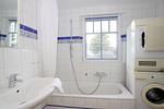 Badezimmer und Waschmaschine/Trockner - Wiesenweg 4a, Whg. 1 - Top-Hundeurlaub