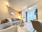 Wohnzimmer mit Blick zum Sofa - Wohnung 070 - EG - Top-Hundeurlaub