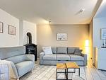 Wohnzimmer mit Sofa und Sessel - Wohnung 070 - EG - Top-Hundeurlaub