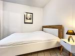 Schlafzimmer mit Doppelbett - Wohnung 070 - EG - Top-Hundeurlaub