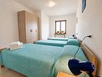 das Dreibett Zimmer hell und freundlich - Moretta - Top-Hundeurlaub