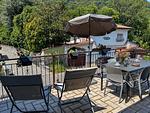 sonnige Terrasse mit Sonnenschirm und schöner Sitzgruppe - Moretta - Top-Hundeurlaub