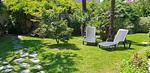 großer Garten mit Palmen und Liegestühlen - Appartment II Panorama - Top-Hundeurlaub