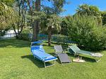 großer gepflegter sonniger Garten mit Liegestühlen - Bassotta - Top-Hundeurlaub
