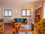 gemütliches Wohnzimmer mit schöner Einrichtung aus Holz - Vela Panorama - Top-Hundeurlaub
