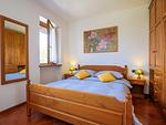gemütliches Schlafzimmer mit großem weichem Doppelbett - Vela Panorama - Top-Hundeurlaub