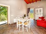 lichtdurchflutetes Wohnzimmer mit vielen Fenstern - Viola - Top-Hundeurlaub